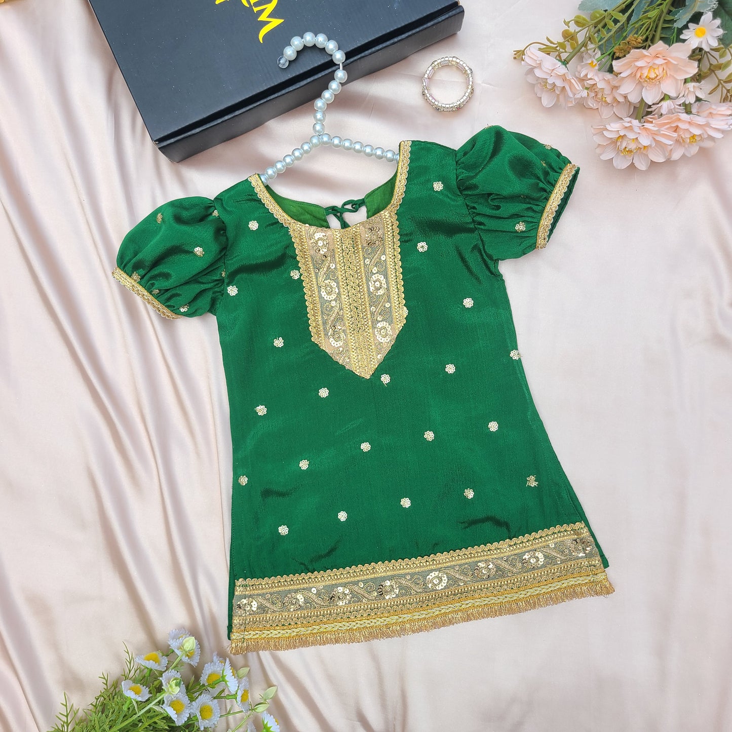 Emerald Sultana Royale Set with Matching Potli Bag Code-BG-1637